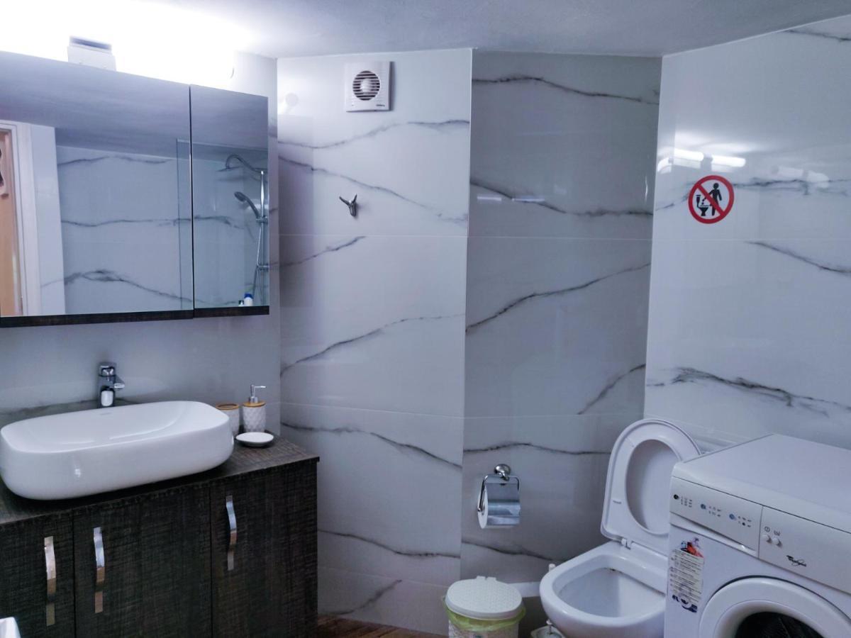 Luxury Suites With King-Sized Bed سالونيك الغرفة الصورة