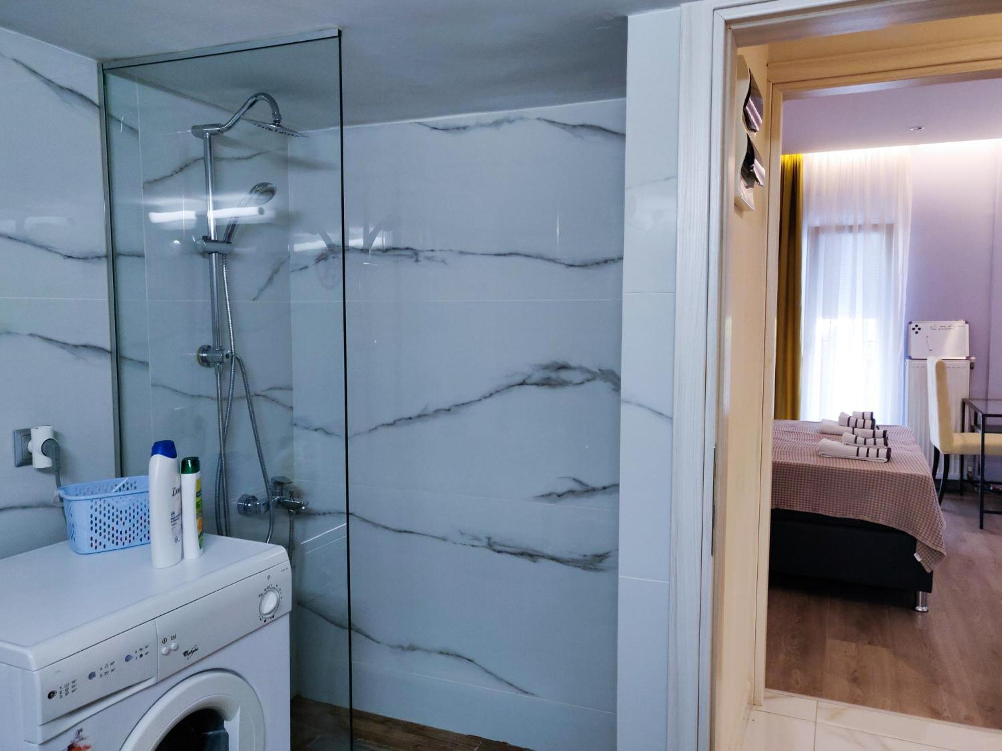 Luxury Suites With King-Sized Bed سالونيك الغرفة الصورة